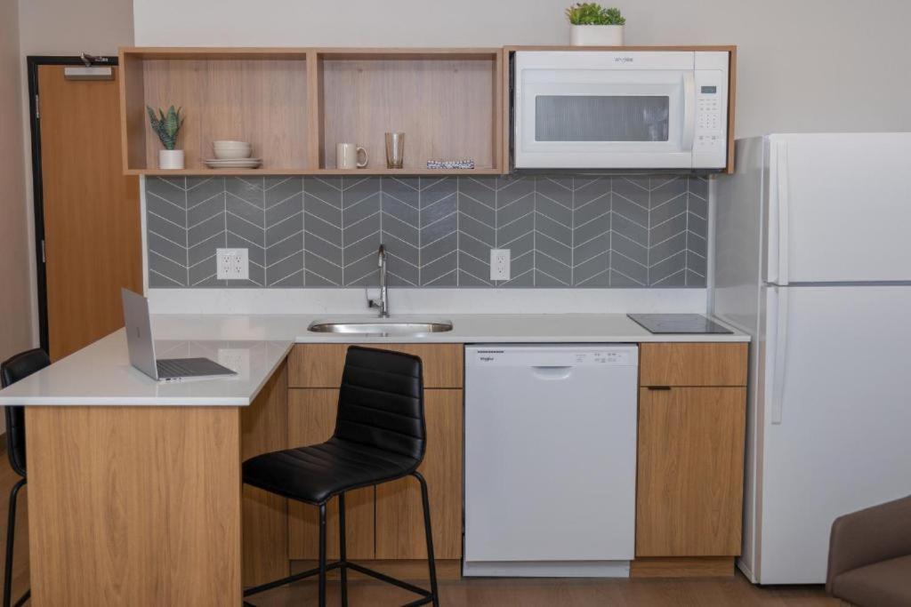 Livaway Suites Tri-Cities-Richland Eksteriør billede